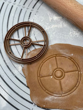 Load image into Gallery viewer, Jarl Viking Shield