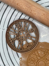 Load image into Gallery viewer, Vikings Shield King Harald Finehair’s