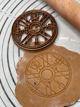 Load image into Gallery viewer, Vikings Shield King Harald Finehair’s