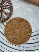 Load image into Gallery viewer, Vikings Shield King Harald Finehair’s