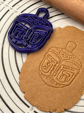 Load image into Gallery viewer, Savivon (Dradel) Cookie Cutter & Mold 4.7"