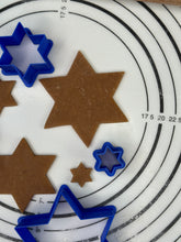 Load image into Gallery viewer, Set if 4 “David’s Star” Cake, Biscuit &amp; Cookie Cutters
