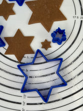 Load image into Gallery viewer, Set if 4 “David’s Star” Cake, Biscuit &amp; Cookie Cutters
