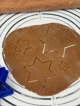 Load image into Gallery viewer, Set if 4 “David’s Star” Cake, Biscuit &amp; Cookie Cutters
