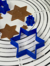 Load image into Gallery viewer, Set if 4 “David’s Star” Cake, Biscuit &amp; Cookie Cutters
