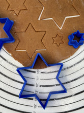 Load image into Gallery viewer, Set if 4 “David’s Star” Cake, Biscuit &amp; Cookie Cutters
