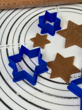 Load image into Gallery viewer, Set if 4 “David’s Star” Cake, Biscuit &amp; Cookie Cutters
