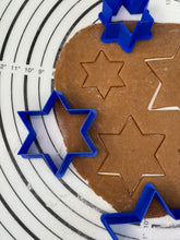 Load image into Gallery viewer, Set if 4 “David’s Star” Cake, Biscuit &amp; Cookie Cutters
