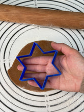 Load image into Gallery viewer, Set if 4 “David’s Star” Cake, Biscuit &amp; Cookie Cutters
