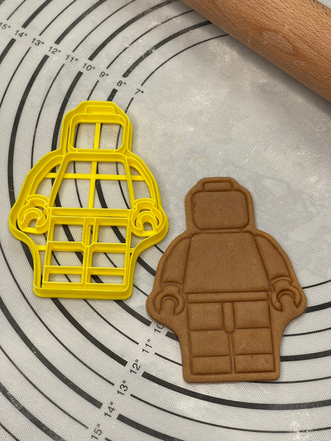 Lego Minifigures Cookie Cutter & Mold 4.75-Inch-Scale Produced by 3D Kitchen Art