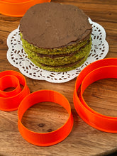 Load image into Gallery viewer, Copy of Set of 5 “Circle” Cake, Biscuit &amp; Cookie Cuttes
