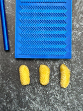 Load image into Gallery viewer, Zigzag Gnocchi Board Set
